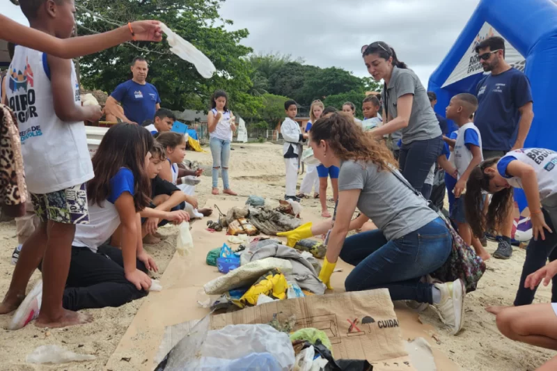 Bairro Educador leva Projeto de Limpeza, Organização e Reciclagem para o Morro do Mocotó
