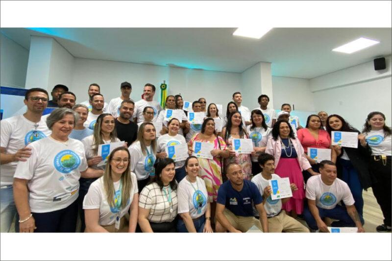 Grupo Baía Sul e prefeitura de Florianópolis promovem formatura de moradores do morro do Mocotó na área da saúde
