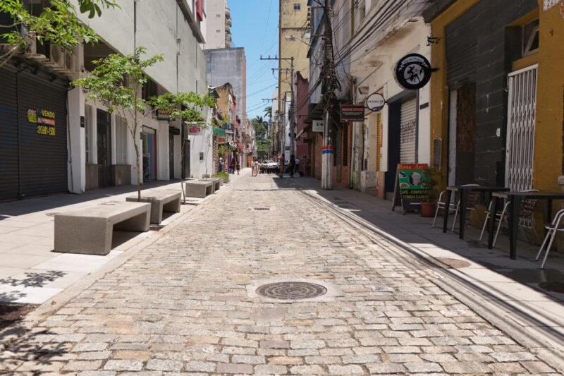 Via do centro leste é revitalizada: Rua Tiradentes