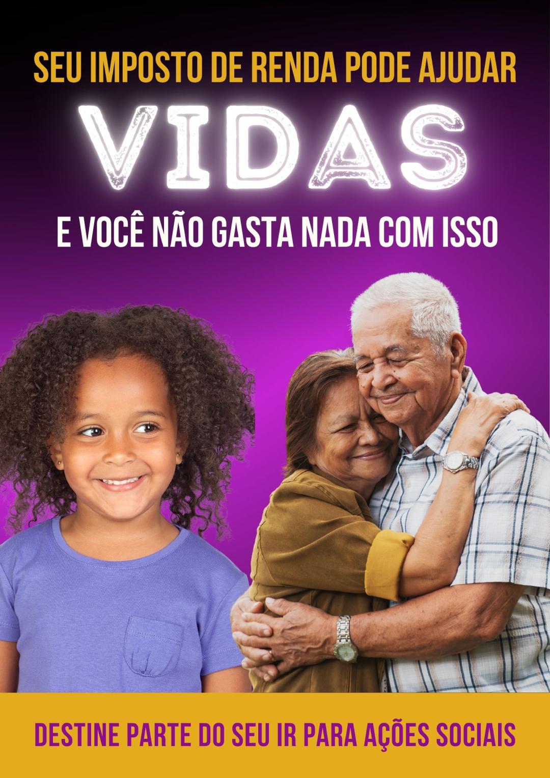 Cartaz com fundo roxo mostra o texto “Seu imposto de renda pode ajudar VIDAS e você não gasta nada com isso. Destine parte do seu IR para ações sociais”. Abaixo, aparecem uma menina sorridente de camiseta roxa e um casal de idosos abraçados com carinho.