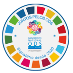 Selo redondo colorido com a frase “Juntos pelos ODS” no topo e “Signatário desde dois mil e vinte” na base. No centro, o logotipo do Movimento Nacional ODS com o círculo multicolorido dos Objetivos de Desenvolvimento Sustentável.